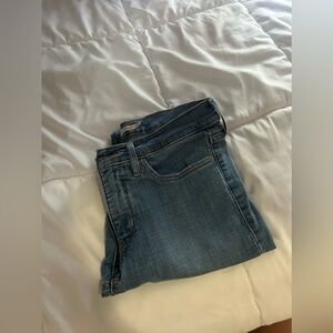 Levi’s Mid Rise Straight Jeans